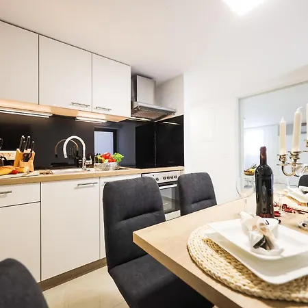 شقة Awesome In With Kitchen *