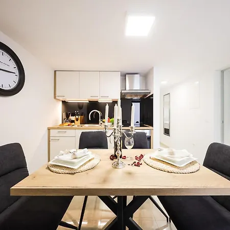 Awesome In With Kitchen شقة *
