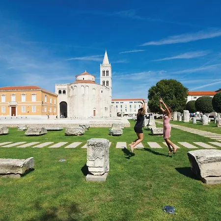 Cozy In With Heated Swimming Pool Zadar