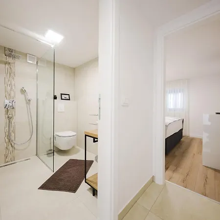 Awesome In With Kitchen شقة