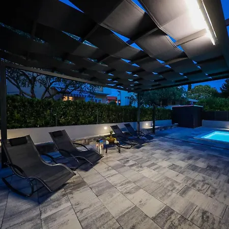 Daire Cozy In With Heated Swimming Pool Zadar