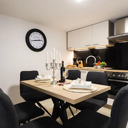 شقة Awesome In With Kitchen